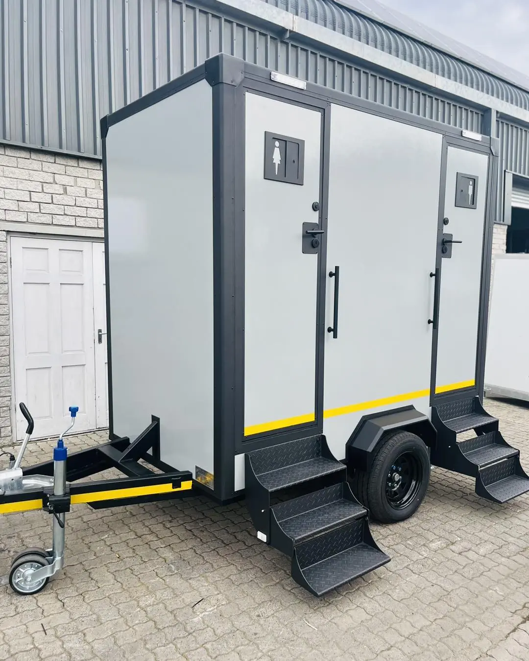 Restroom trailer for rent in Indio
